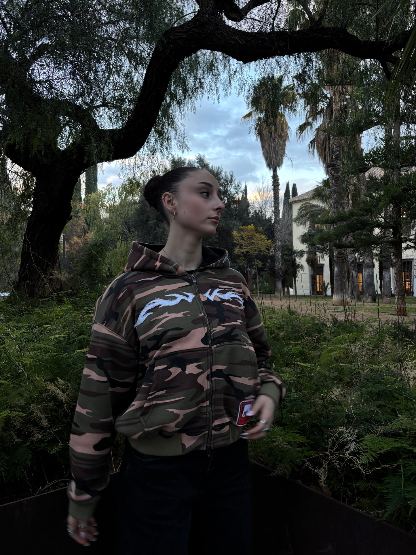 CAMO HUSTLE HARD ZIP UP
