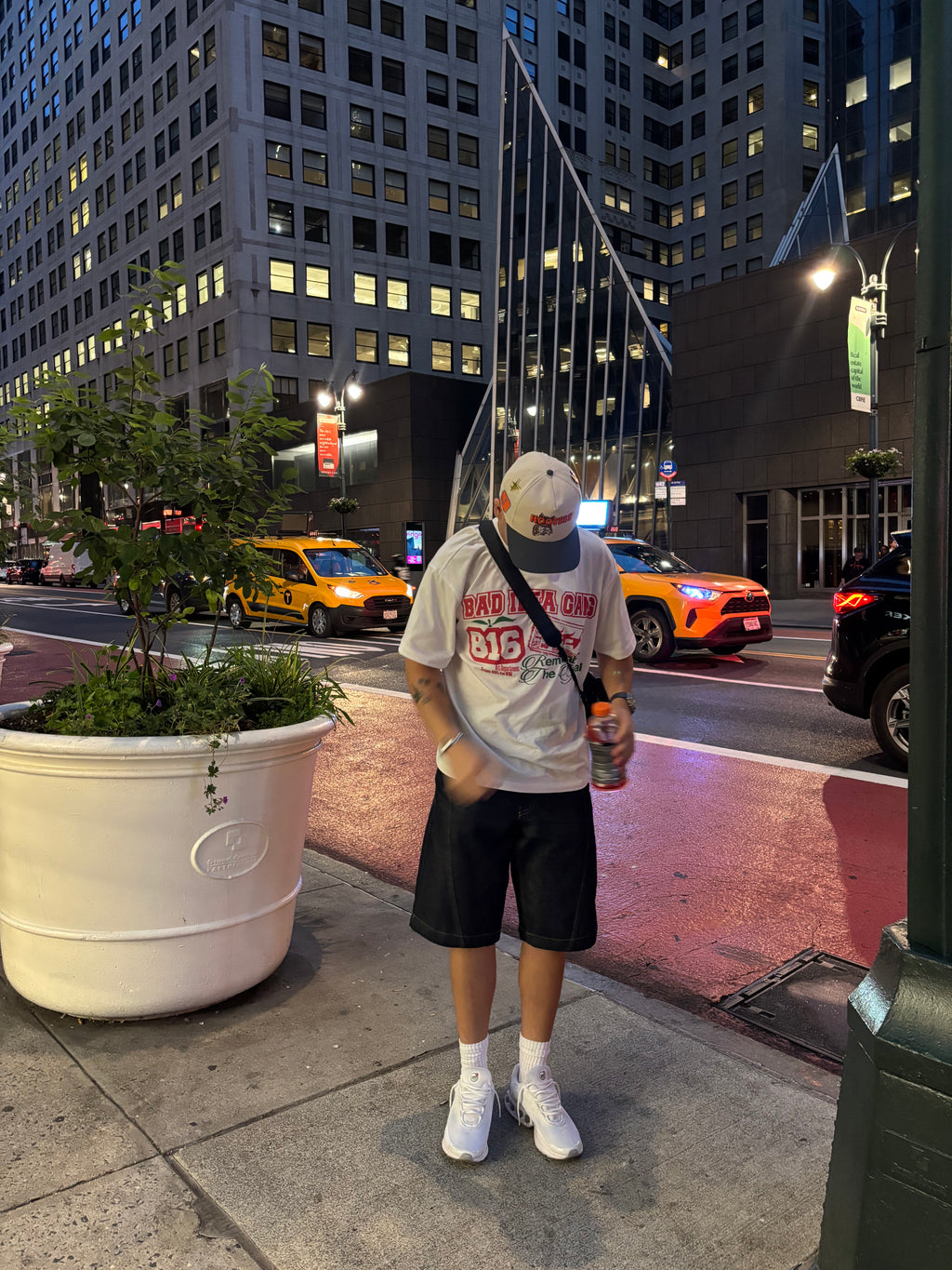BIG APPLE TEE